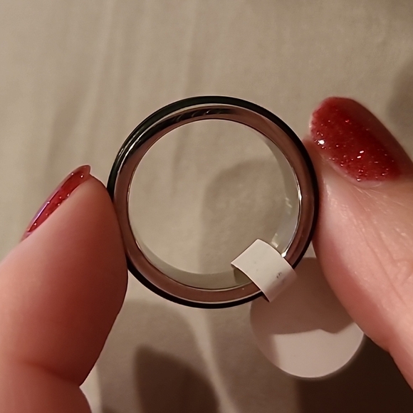 Black and silver stainless steel ring - Picture 5 of 7